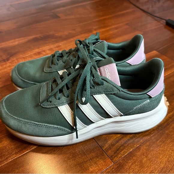 Adidas Green and Cream Classic Sneakers with Suede Finish - Picture 5 of 16